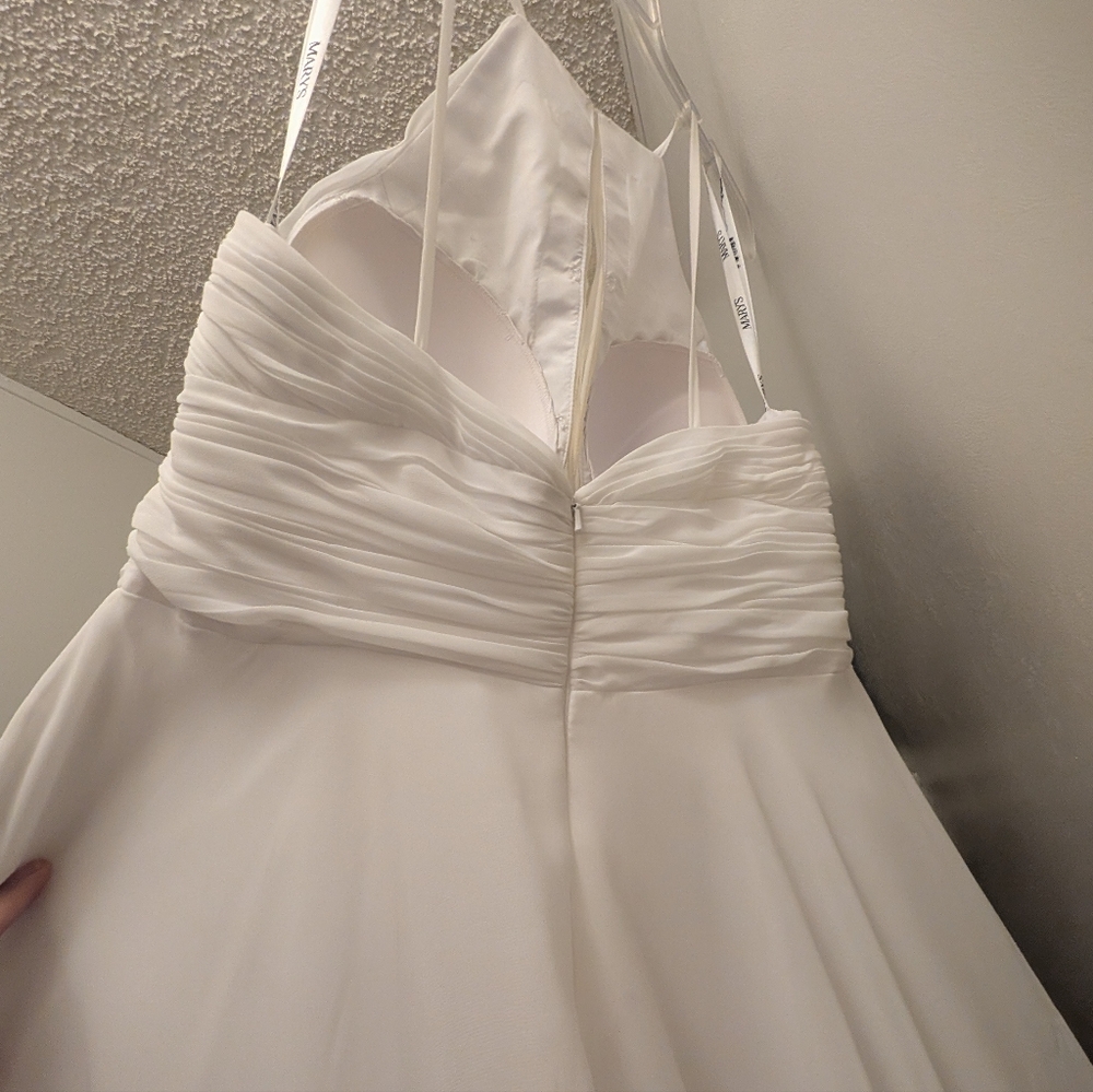 Elegant White Halter Dress - Picture 5 of 8
